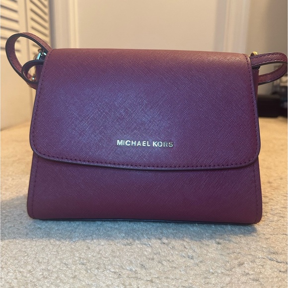 Michael Kors Sofia Small Satchel Leather Shoulder Bag Purse
Eggplant - Picture 3 of 8